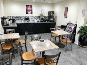 Econo Lodge University Arena シャーロッツビル エクステリア 写真